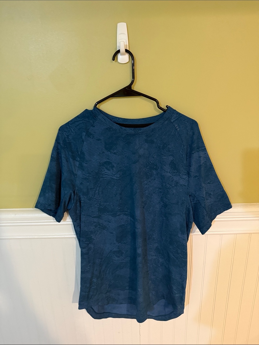 Men's Size M or L Lululemon Blue Short Sleeve Crewneck Tee